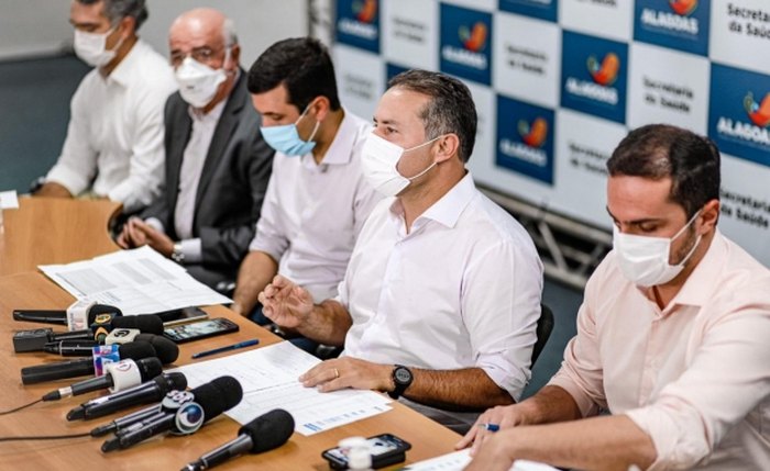 Renan Filho e secretários anunciam dados sobre a pandemia no estado