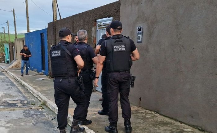 Operação cumpre 62 mandados contra integrantes do Comando Vermelho em AL Operação cumpre 62 mandados contra integrantes do Comando Vermelho em AL