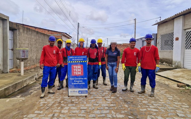 Mão na massa: mulher comanda equipes de operários da construção civil