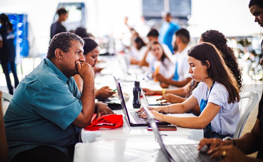Programa 'Emprega Maceió' leva oportunidades de emprego ao Jacintinho