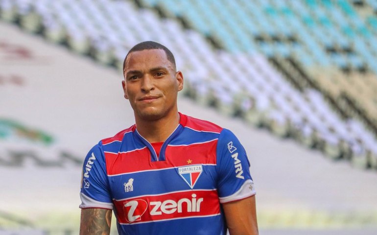 Zagueiro Titi, do Fortaleza, faz cirurgia e diz que não tem data para retornar