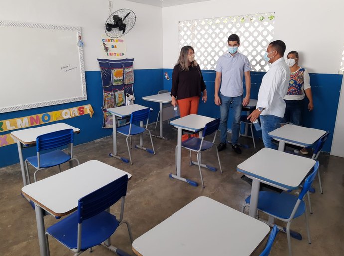 Comissão de Educação da Câmara visita escolas e avalia condições para retorno das aulas