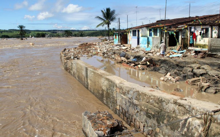 Chuvas deixam 150 desabrigados e desalojados em Alagoas