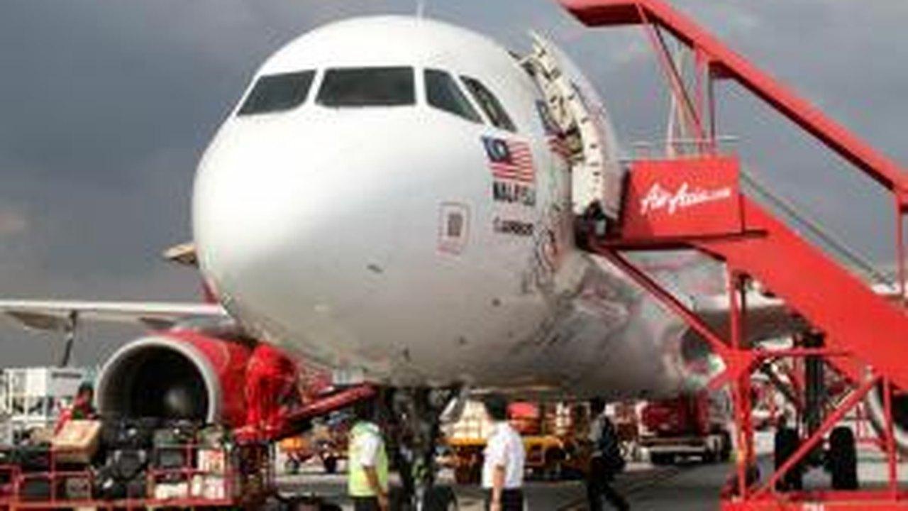 AirAsia: Autoridades indonésias anunciam ter recuperado 30 corpos