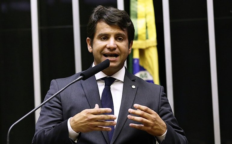 Relator do Acredita inclui linha de crédito para financiar renovação da frota de táxis