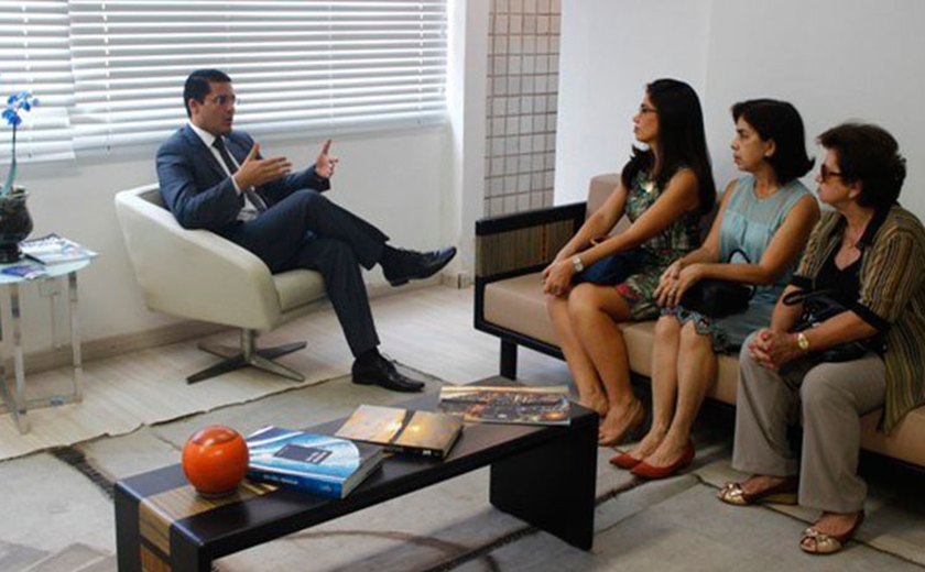 Familiares de Sílvio Vianna são recebidos por Christian Teixeira