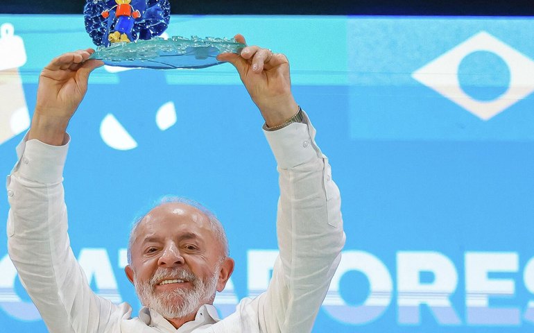 Lula demonstra confiança em reeleição e promete vetar PL da dosimetria