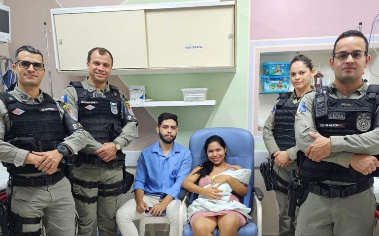 Militares da Patrulha Maria da Penha de Arapiraca salvam bebê vítima de engasgo