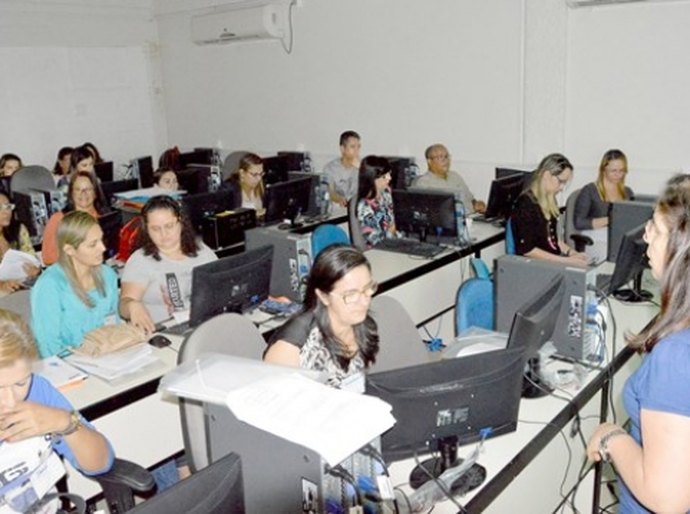 Cuidadores profissionais recebem orientações sobre cooperativismo