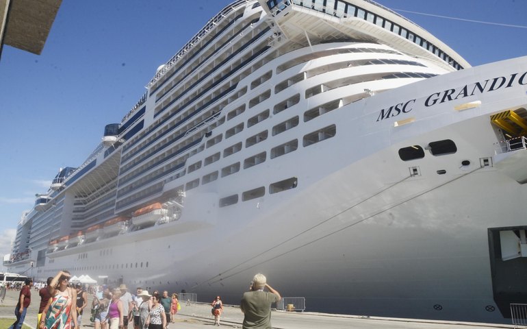  Sesau promove atendimento para turistas no porto de Maceió 