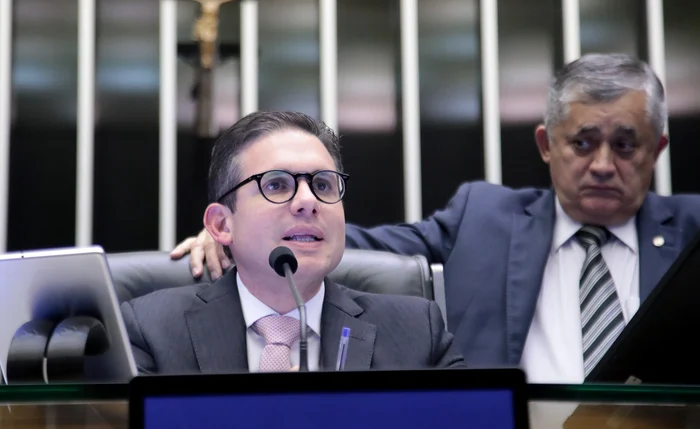 Hugo Motta conduziu votação sobre o IOF sem aviso prévio Hugo Motta conduziu votação sobre o IOF sem aviso prévio