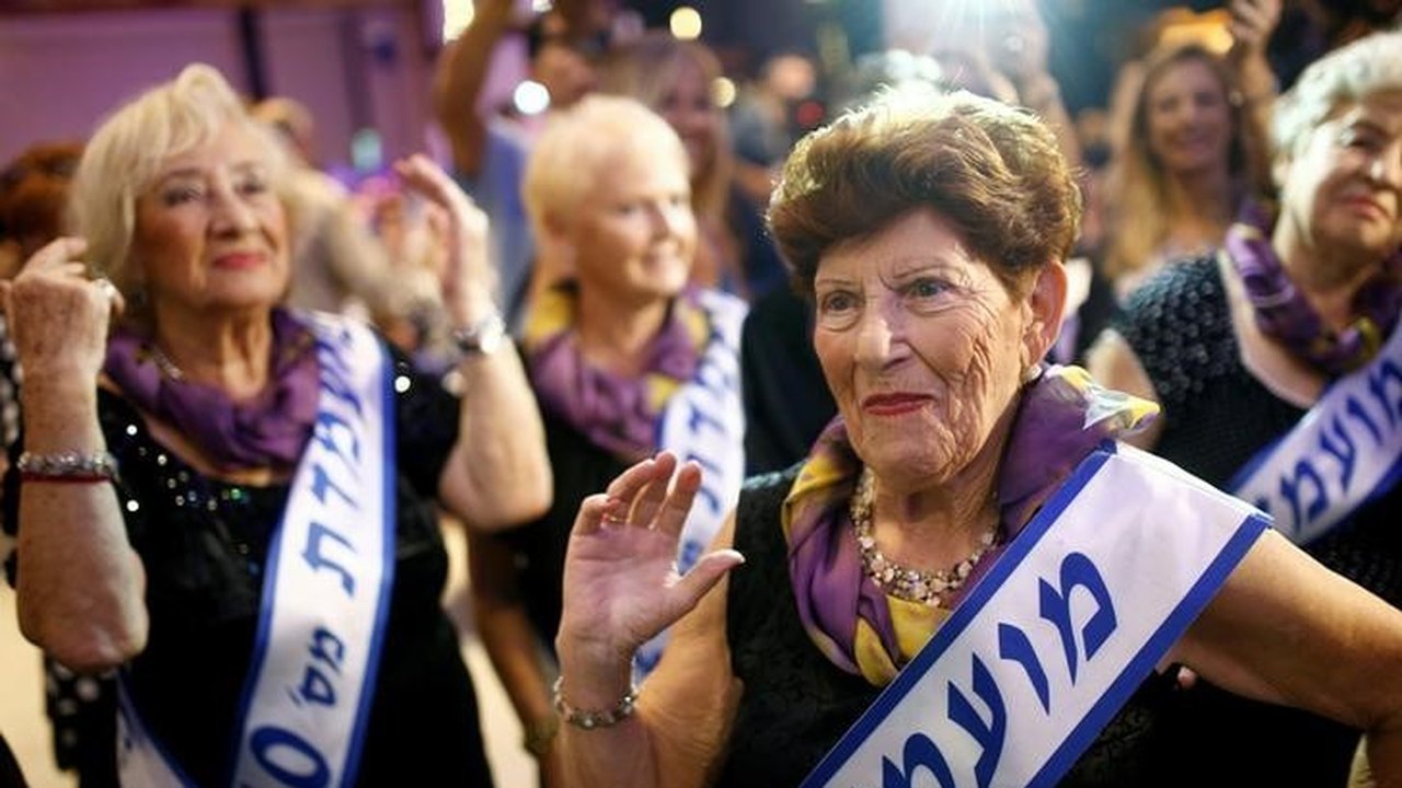 Mulheres sobreviventes do Holocausto desfilam em Israel