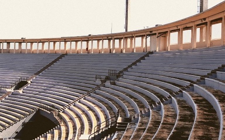 Cadeiras do Pacaembu esgotam após um dia; novo lote será autografado por craques