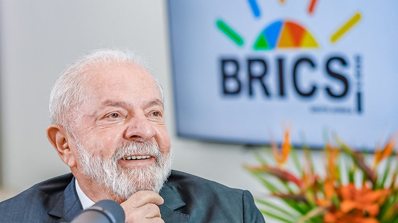 Em Joanesburgo, Lula defende parceria e moeda comum para o Brics