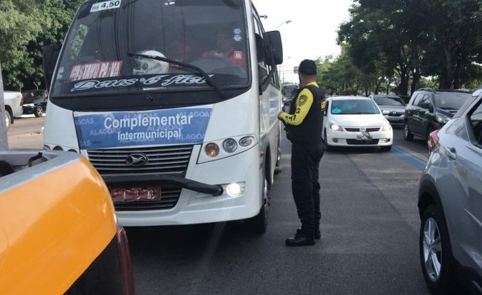 Portaria impedia micro-ônibus intermunicipais complementares de circular em Maceió