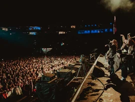 GIANA se emociona ao abrir show de ZAYN em São Paulo e vive momento histórico na carreira