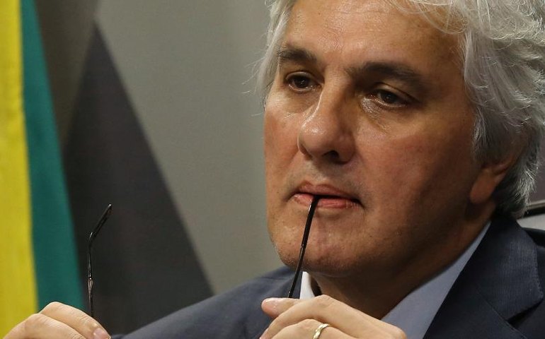 Juiz contraria Lava Jato e manda ação contra Delcídio para a Justiça Eleitoral