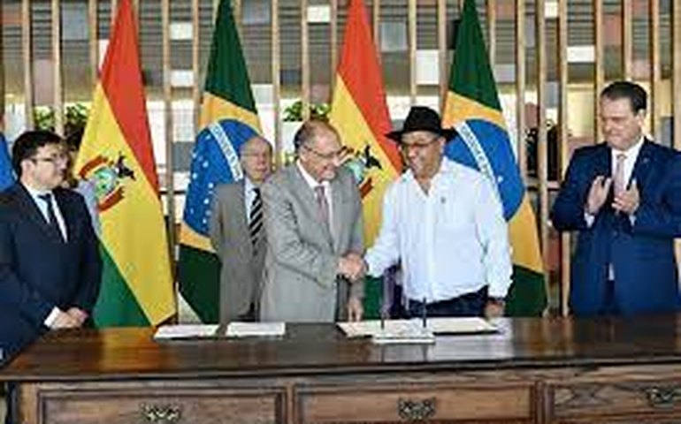 Brasil e Bolívia assinam acordo para ampliar produção de fertilizantes