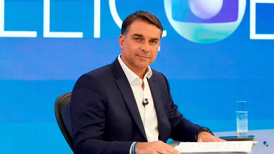 Flávio Bolsonaro enfrenta o JN