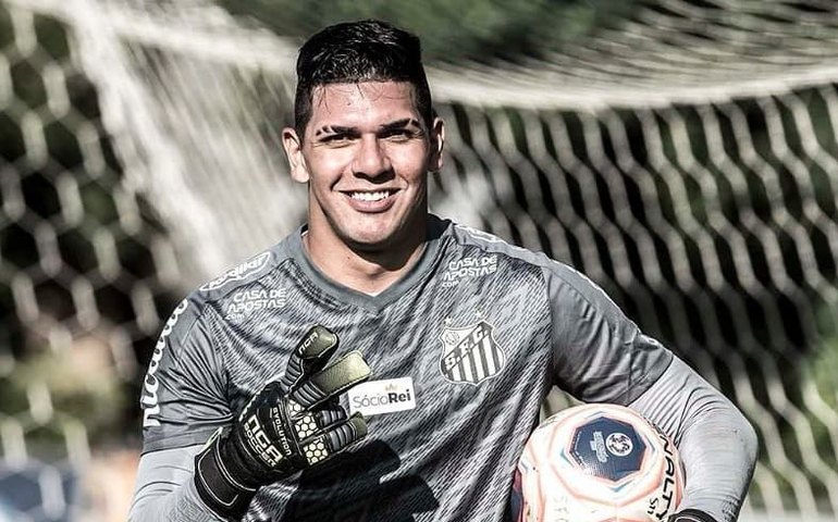 João Paulo trata inflamação no quadril e é dúvida no Santos para jogo com o Fluminense