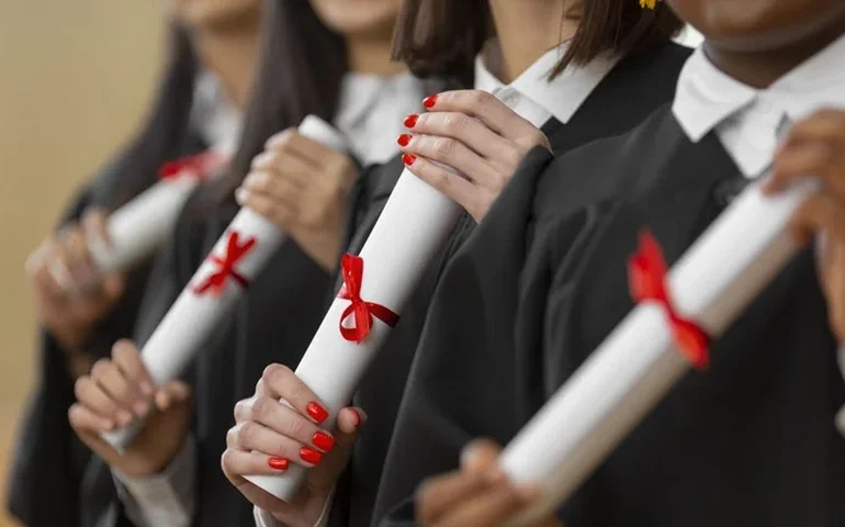 AGU reverte condenação da União por cancelamento de diploma de curso irregular