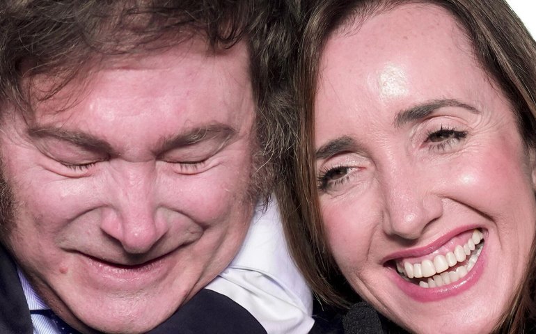 Javier Milei chama vice-presidente de 'traidora ignorante' durante evento com apoiadores