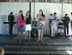 Festa em Medeiros Neto