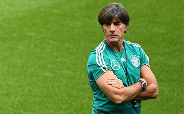 Com Löw pressionado, federação alemã marca reunião para definir futuro da seleção