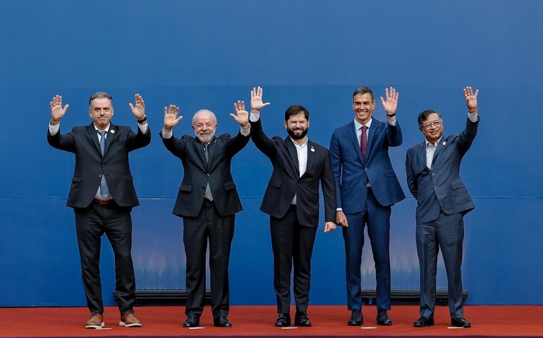 Brasil, Chile, Colômbia, Uruguai e Espanha defendem democracia