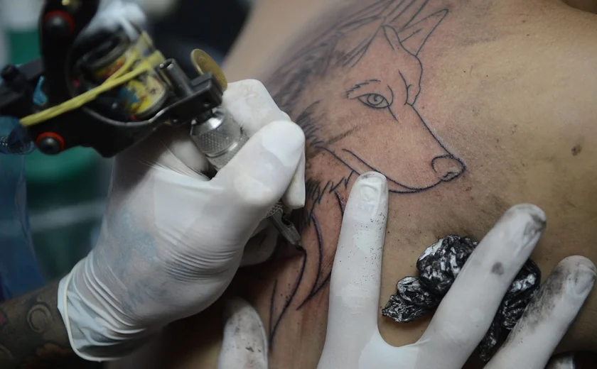 Tattoo Week terá cursos gratuitos pra jovens de favelas do Rio