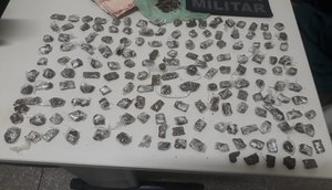 Dupla é presa em flagrante com 172 trouxas de entorpecentes em Laranjeiras
