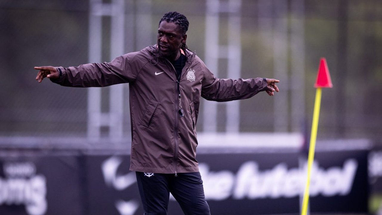 Seedorf adota estratégia diferente para mudar cenário do Corinthians