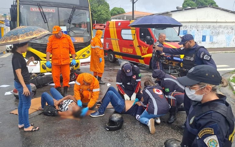 Guarda Municipal auxilia vítimas de acidente entre moto e ônibus na Gruta