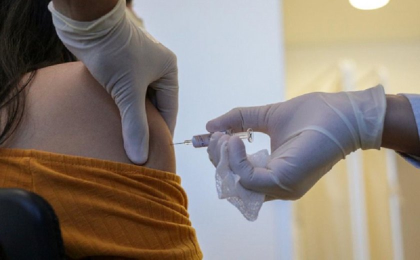 Vírus sem controle torna País atrativo para testar vacina