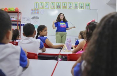 Formação continuada impulsiona crescimento de professores no ensino bilíngue público e privado