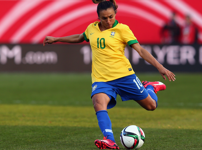 Deputados aprovam concessão da comenda Tavares Bastos à jogadora Marta