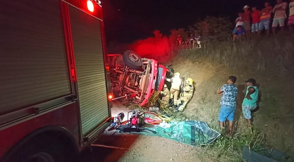 Homem fica preso as ferragens após acidente em Dores / Foto: Foto: CBMSE/ Reprodução