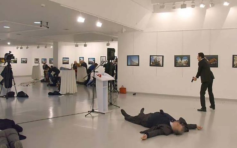 Embaixada russa na Turquia condena prêmio a foto de assassino de embaixador