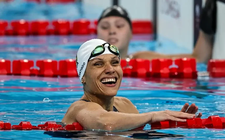 Carol Santiago vence os 50m livre e se torna a brasileira com mais ouros em Paralimpíadas