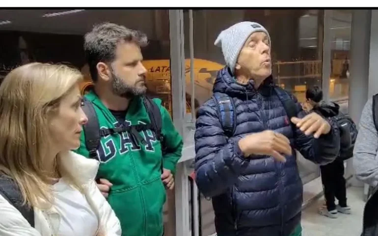 Polícia Federal cumpre mandados de busca e apreensão na casa de grupo que atacou Alexandre de Moraes