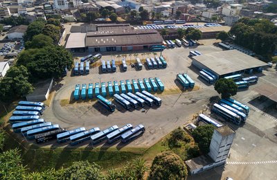 Da estrada de terra ao ônibus conectado: 80 anos da Viação Águia Branca ajudam a contar a evolução da mobilidade brasileira