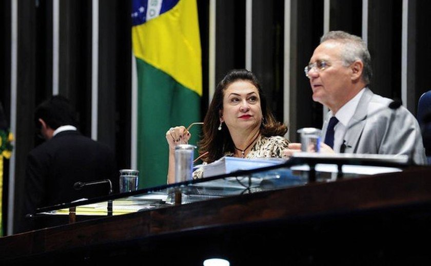 Renan condena decisão do PMDB de expulsar senadora Kátia Abreu