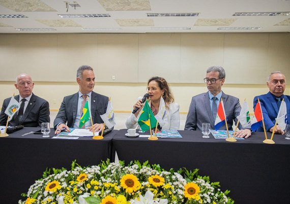 Auditor fiscal João de Assis recebe homenagem em assembleia da Febrafite