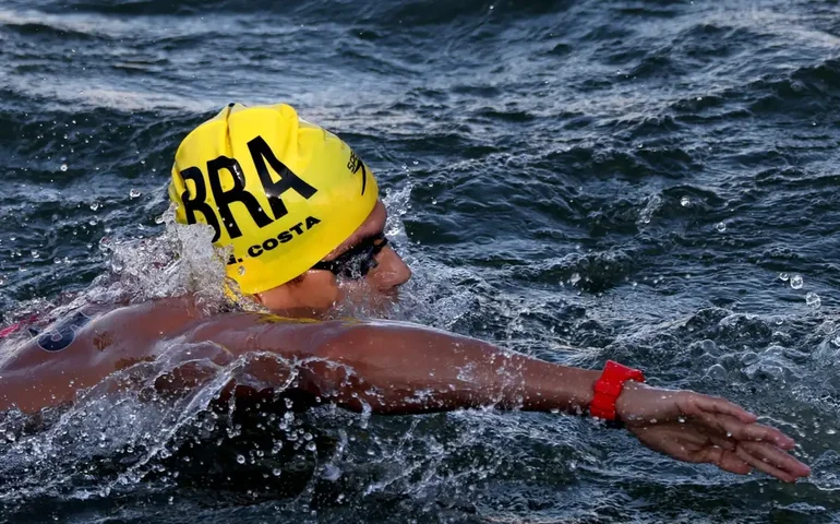 Guilherme 'Cachorrão' estreia na maratona aquática, mas abandona prova