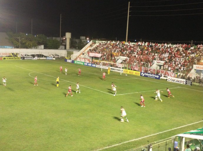 Coruripe sai na frente, cede a virada e vai para o segundo jogo em desvantagem