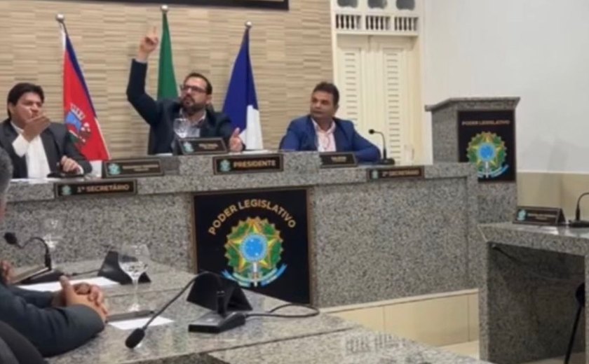 Presidente da Câmara de Quebrangulo cassa palavra de prefeito durante sessão