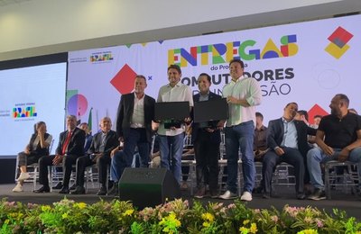 MCom entrega mil computadores a 94 instituições no Maranhão