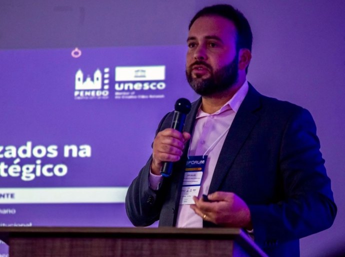 Secretário de Turismo apresenta avanços de Penedo como DTI no Fórum de Cidades Digitais e Inteligentes