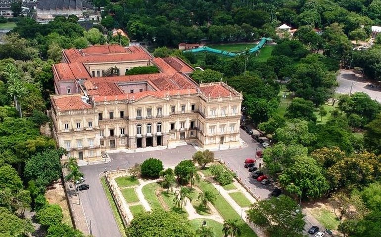 Museu Nacional inaugura espaço próximo a estações no Rio de Janeiro