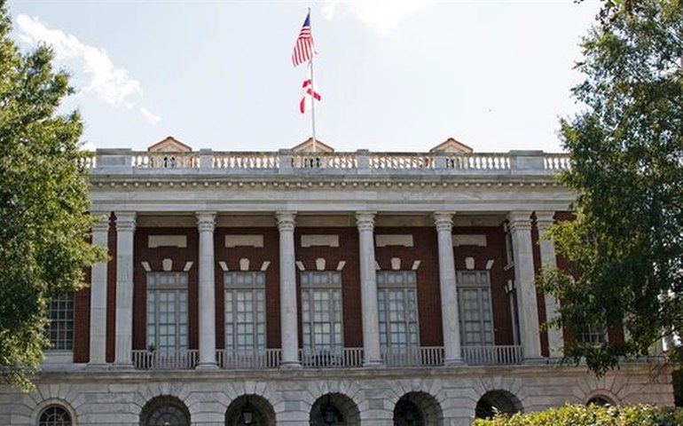 Nos EUA, jovens fazem festa e dão prêmio para quem pegar covid-19